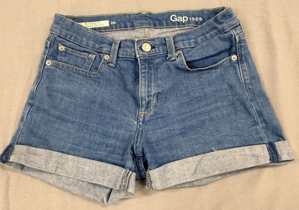 Gap 1969 Authentic Summer Shorts Womens 6R Blue Denim Cuffed Hem Everyday Travel